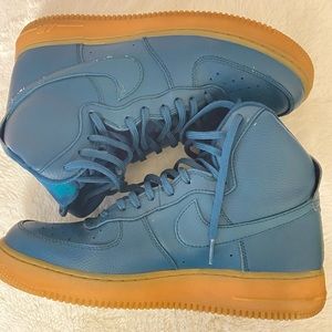 Nike Air Force 1 high forest green with gum soles